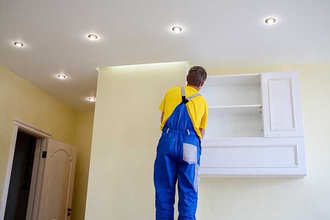 Comment installer des spots au plafond ?